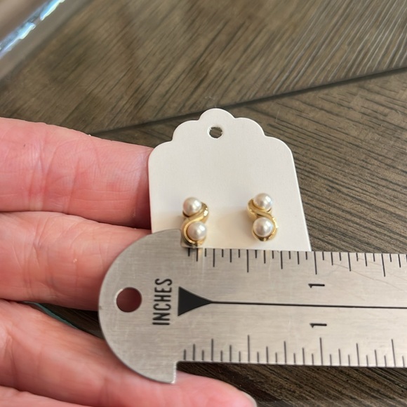 Vintage S Shaped Stud Earrings with Two Faux Pearls - Picture 8 of 11